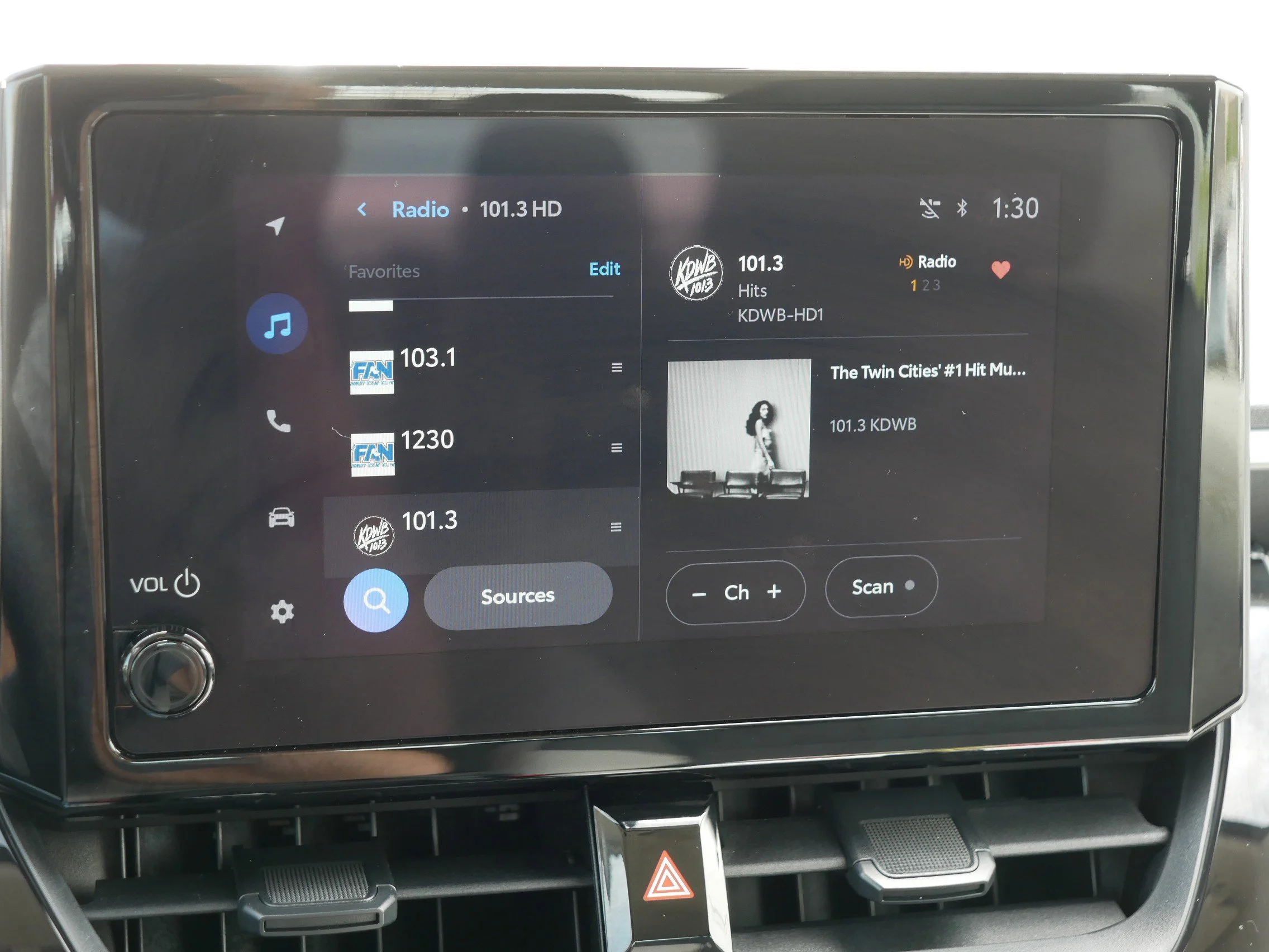 Used 2023 Ice Cap Toyota Hybrid LE image 22