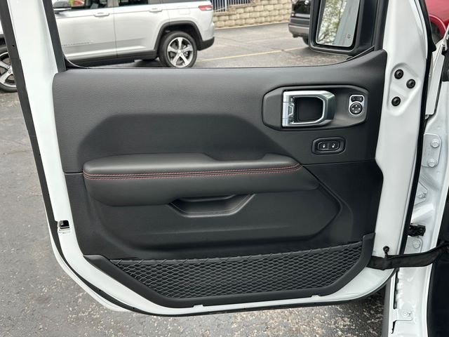 New 2026 Bright White Clear-Coat Exterior Paint Jeep 392 Moab image 32