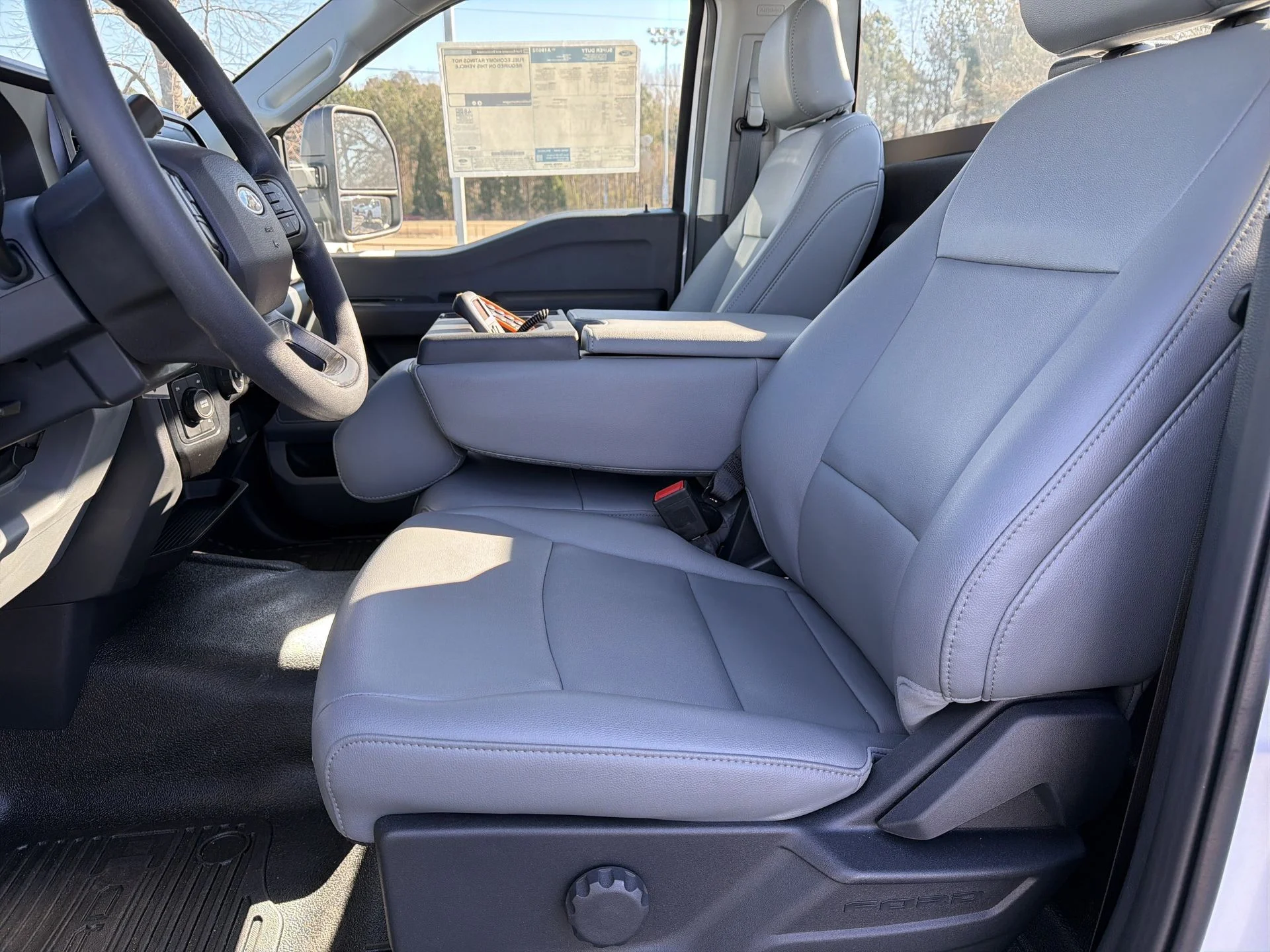 New 2025 Oxford White Ford F-450® XL image 18