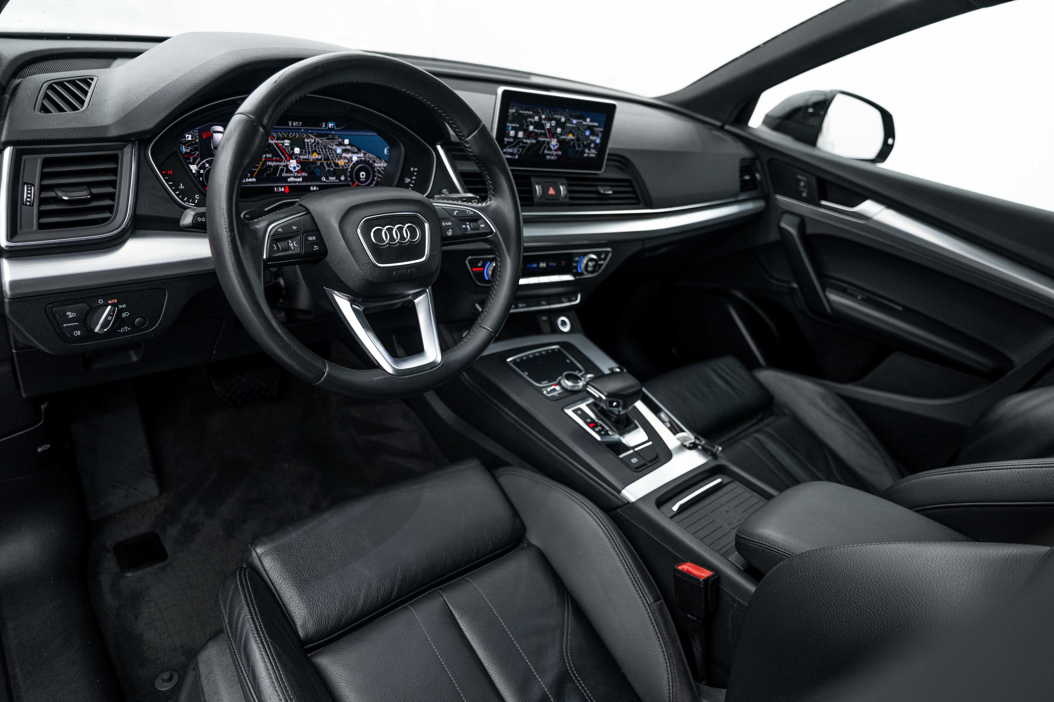 Used 2020 Mythos Black Metallic Audi Titanium Premium Plus image 9