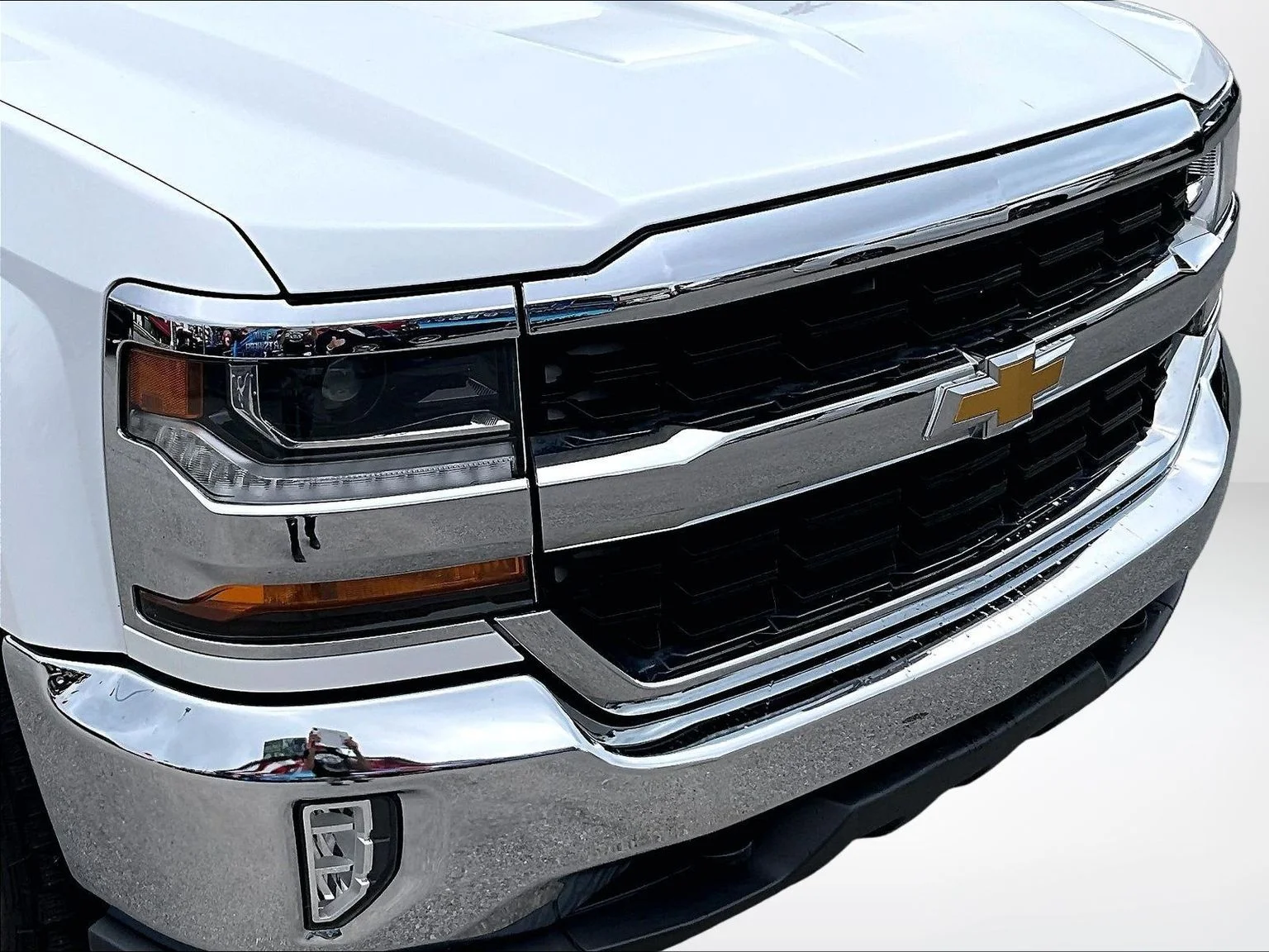 Used 2016 White Chevrolet LT image 30