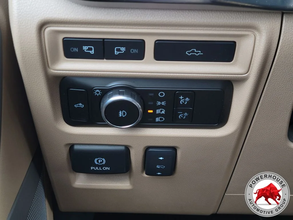Used 2023 White Ford Lariat image 28