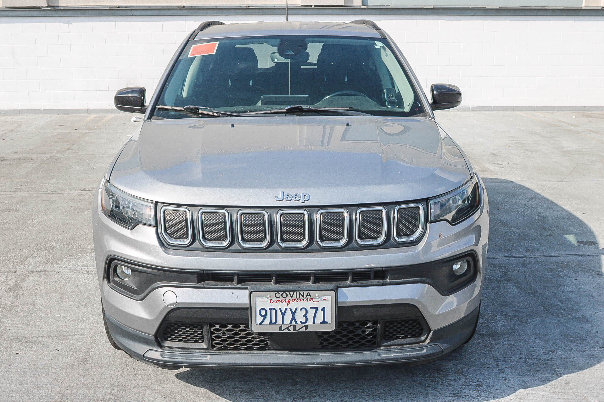 Used 2022 Billet Silver Metallic Clearcoat Jeep Latitude image 3