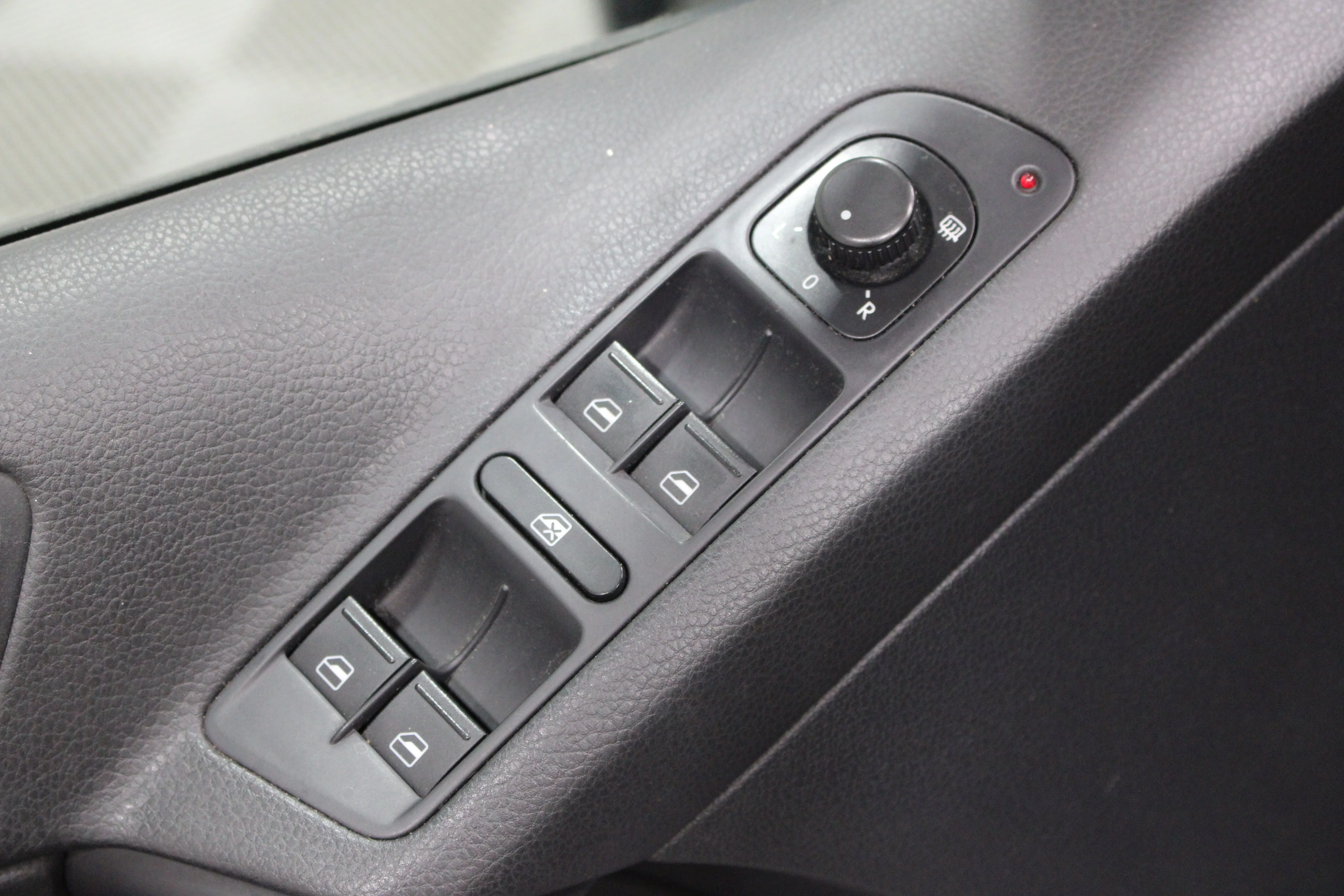 2014 Volkswagen Tiguan SE - Photo 6