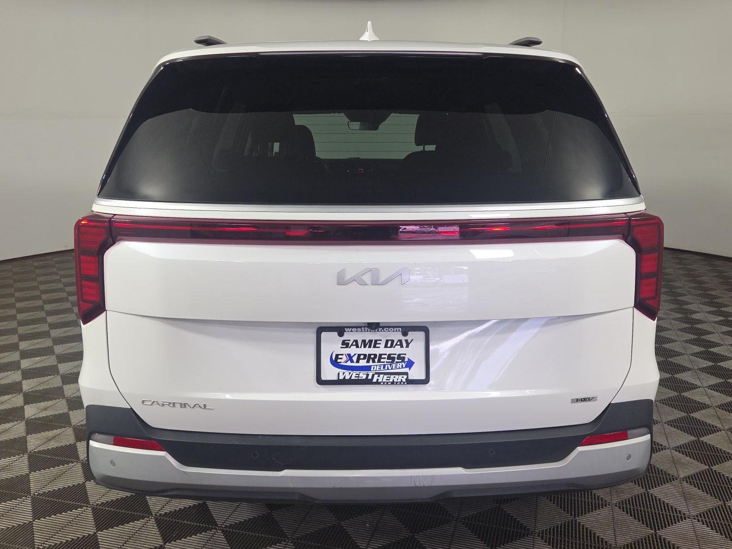 Used 2025 Snow White Pearl Kia EX image 5