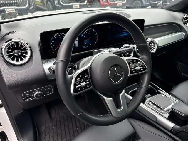 Used 2022 White Mercedes-Benz GLB 250 image 2