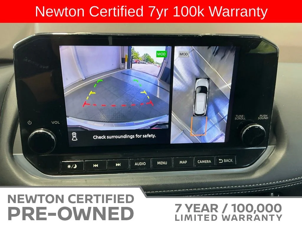 Certified Used 2023 Pearl White Tricoat/Super Black Nissan SL image 15