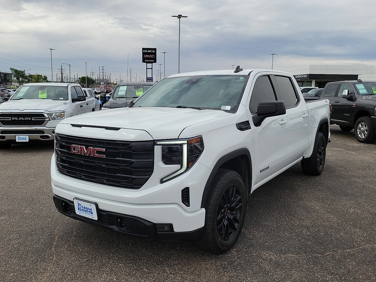 Certified Used 2024 Summit White GMC 4WD Crew Cab Short Box Elevation with 3SB image 4