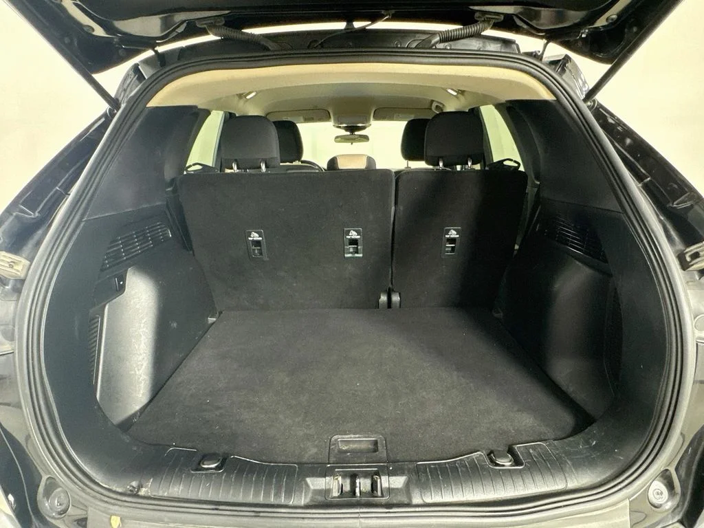 Used 2020 Black Ford SE image 31