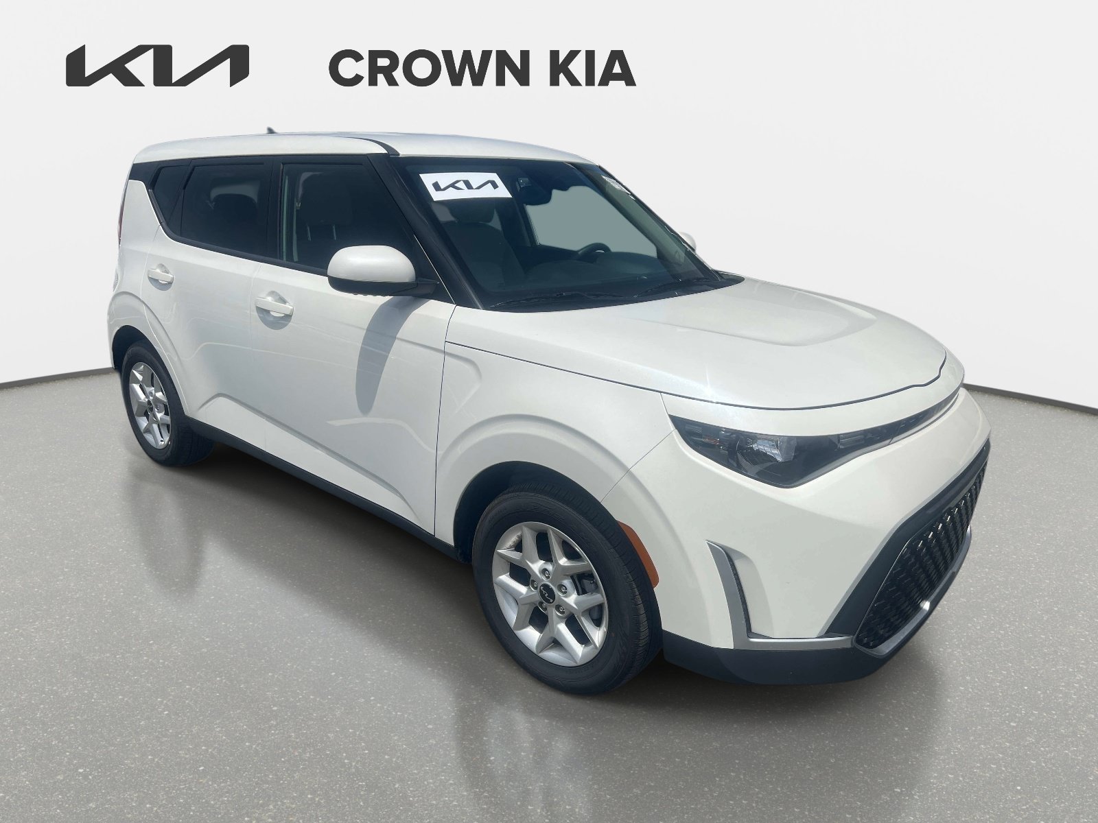 Used 2025 White Kia LX image 9