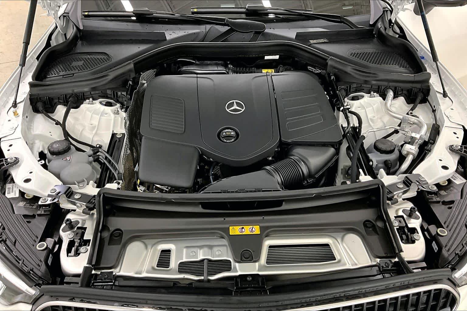 New 2026 Polar White Mercedes-Benz GLC 300 image 16