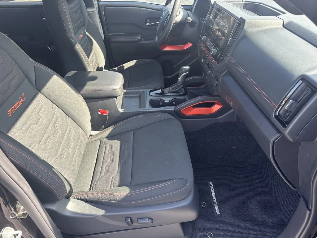 Used 2025 Black Nissan PRO-X image 13