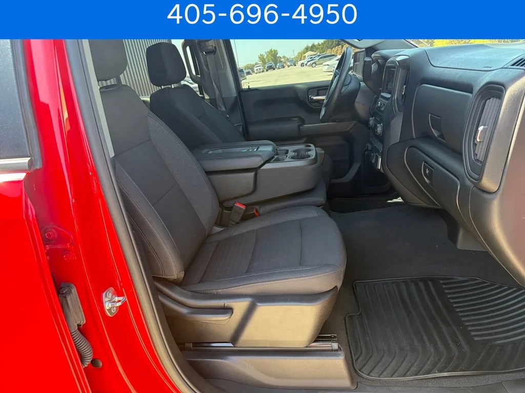 Pre-Owned 2025 Chevrolet Silverado 1500 Custom