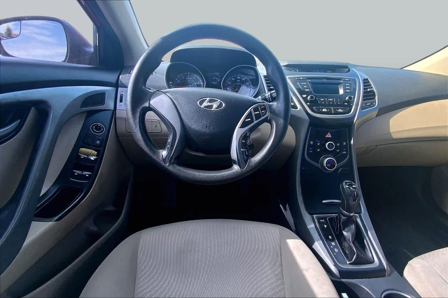 Pre-Owned 2014 Hyundai Elantra SE