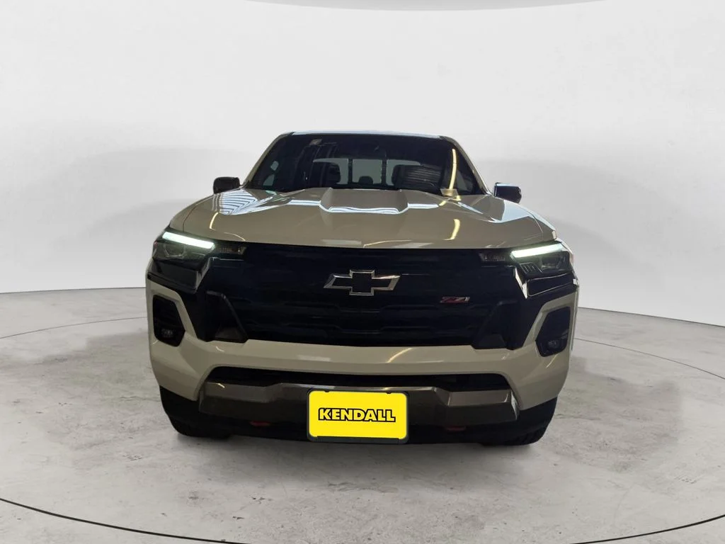 Used 2023 White Chevrolet Z71 image 2