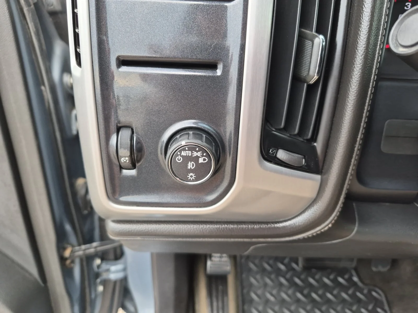 Used 2015 Light Steel Gray Metallic GMC SLE image 25