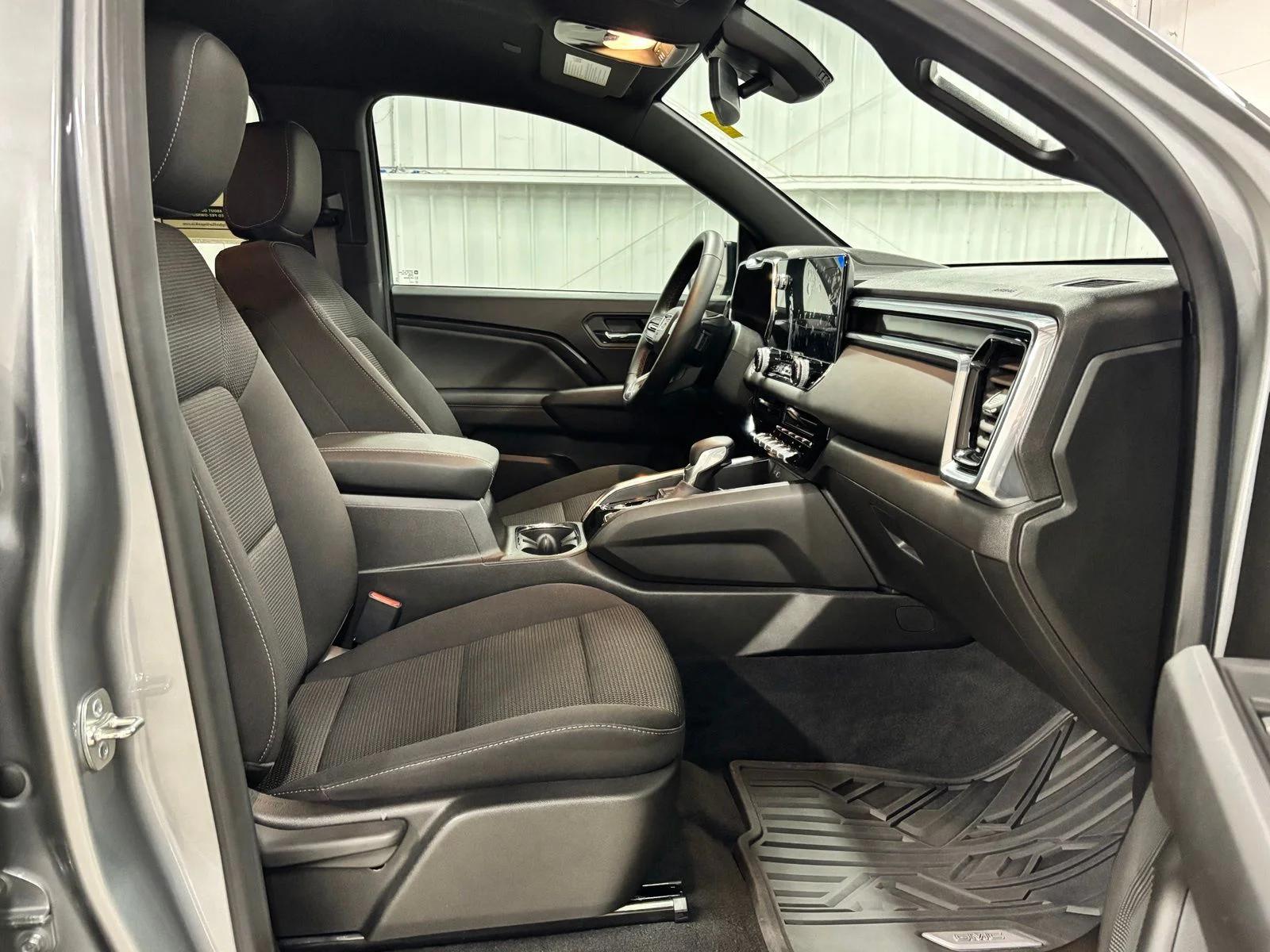 Used 2025 Silver GMC Elevation image 21