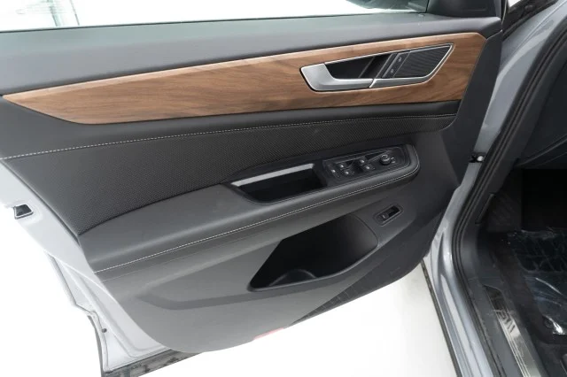 2026 Volkswagen Atlas SE w/Tech - Photo 20