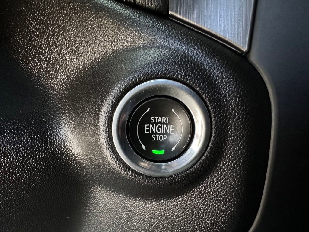 Used 2021 SUMMIT WHITE GMC AT4 image 37