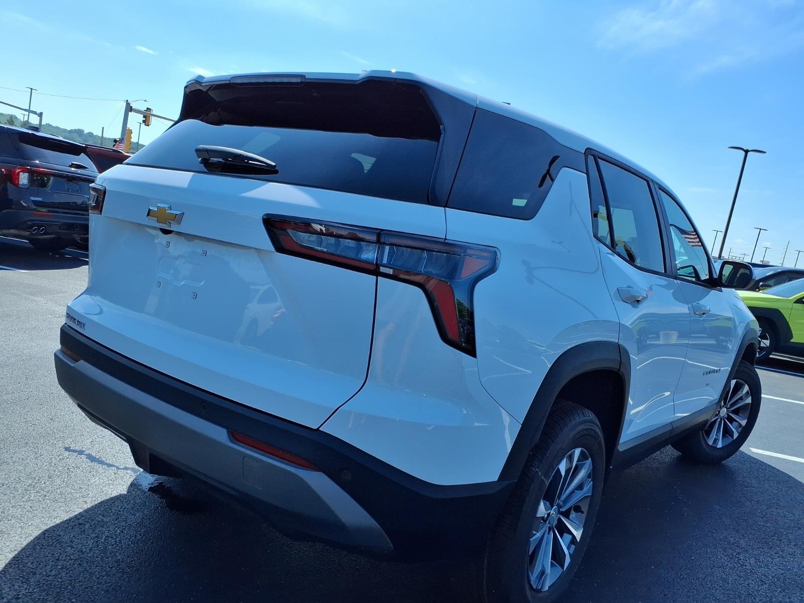 Used 2026 Summit White Chevrolet LT image 25