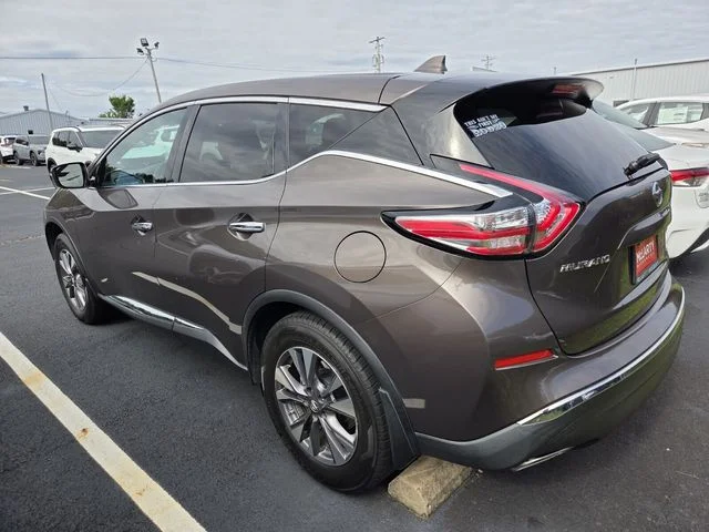 Used 2017 Brown Nissan S image 8