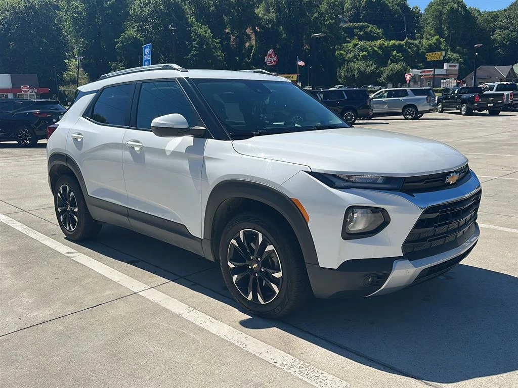 Used 2023 WHITE CHEVROLET  image 1