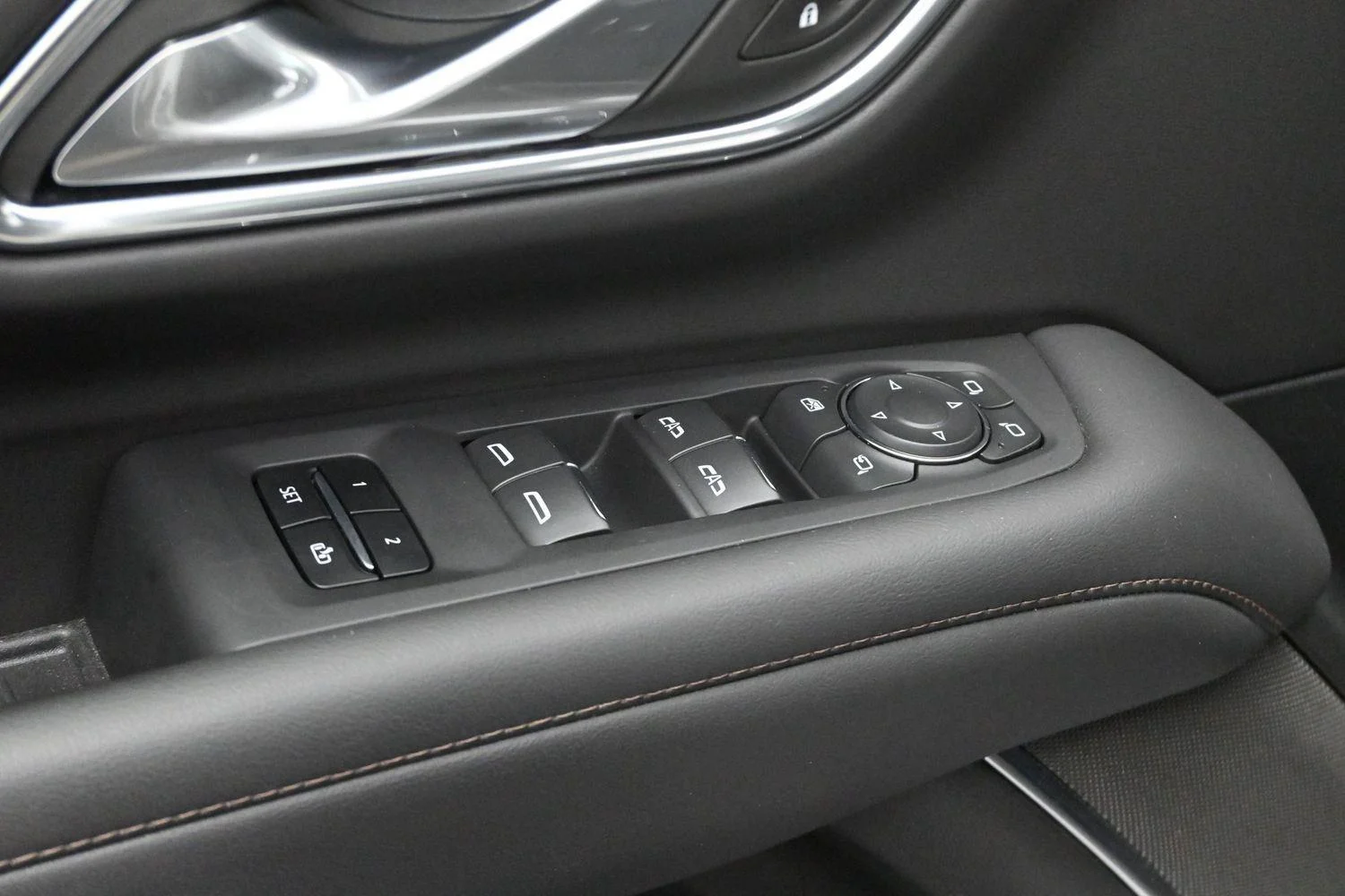 Used 2024 Iridescent Pearl Tricoat Chevrolet High Country image 11