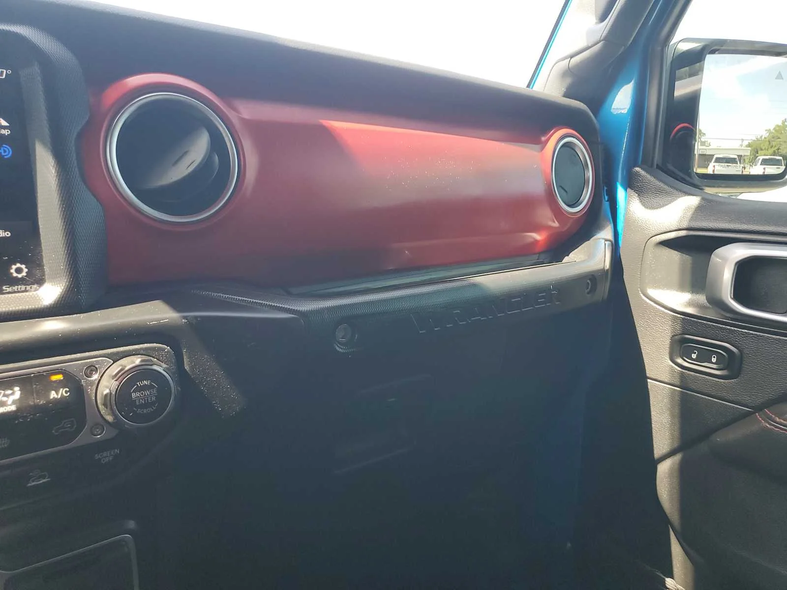 Used 2021  Jeep Unlimited Rubicon image 25