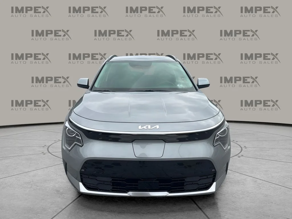 Used 2025 Gray Kia Wind image 8