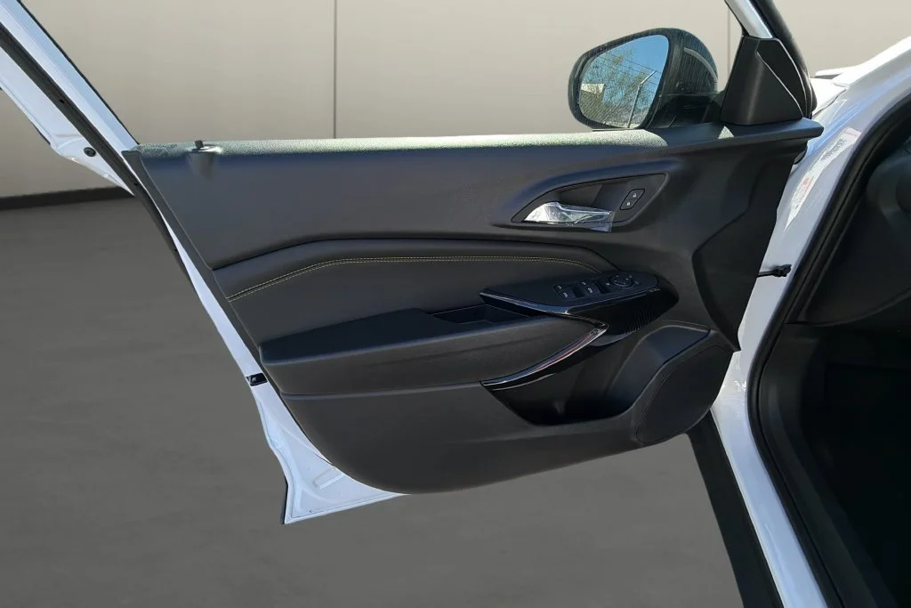 New 2026 Summit White Chevrolet ACTIV image 14