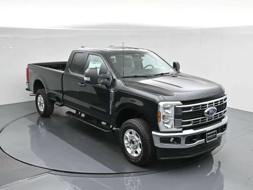 New 2026 Agate Black Metallic Ford XLT image 37
