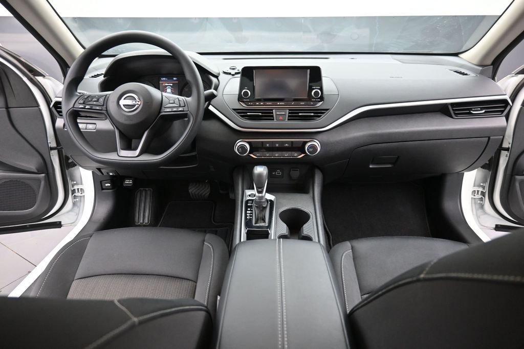 Used 2024 White Nissan 2.5 S image 10