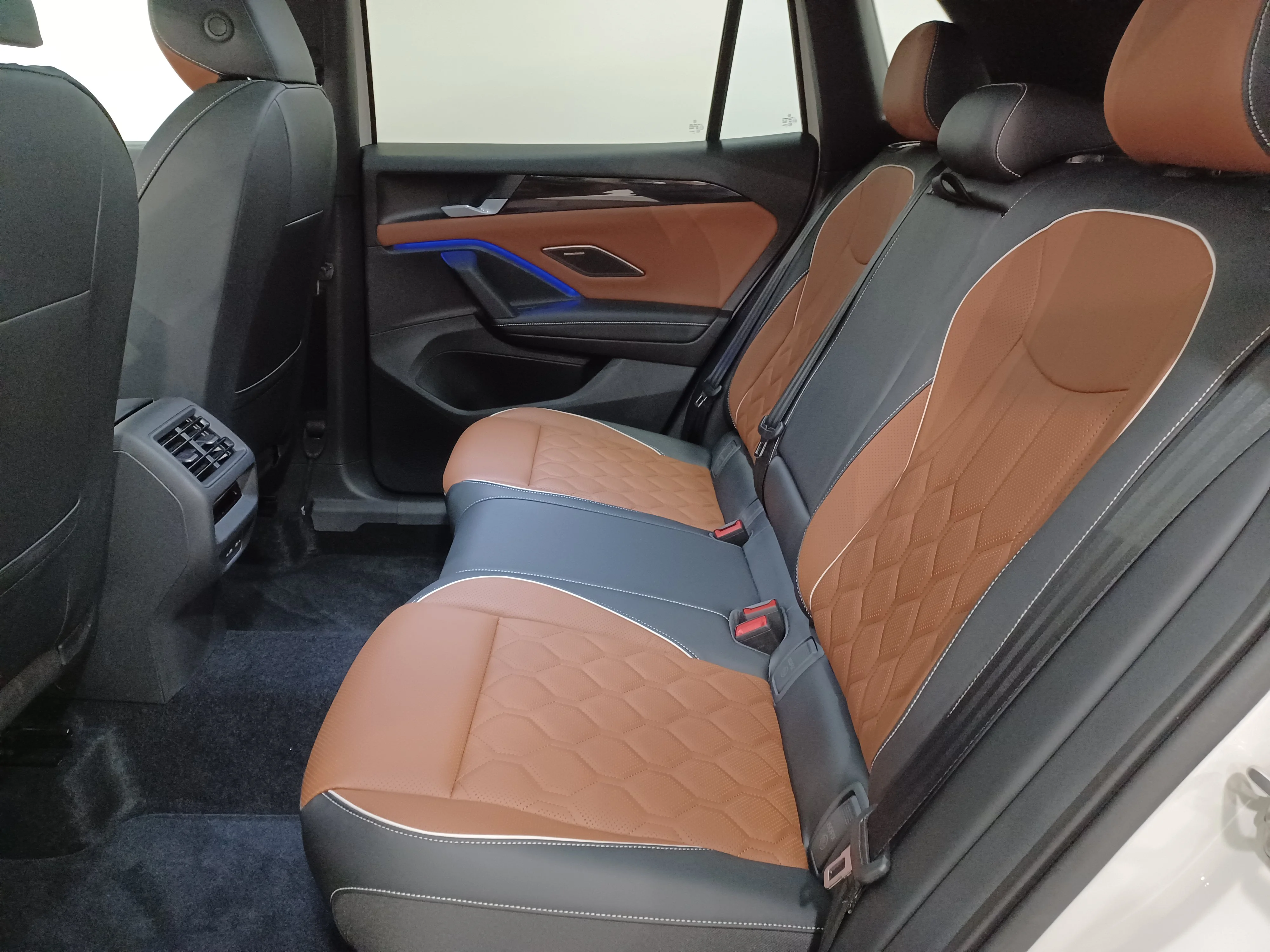 Certified Used 2026 Ascot Gray Volkswagen Highline Turbo R-Line 4Motion*AWD | Adaptive Cruise | Cooled Massage Seats | HUD | 360 Cam | Nav image 11