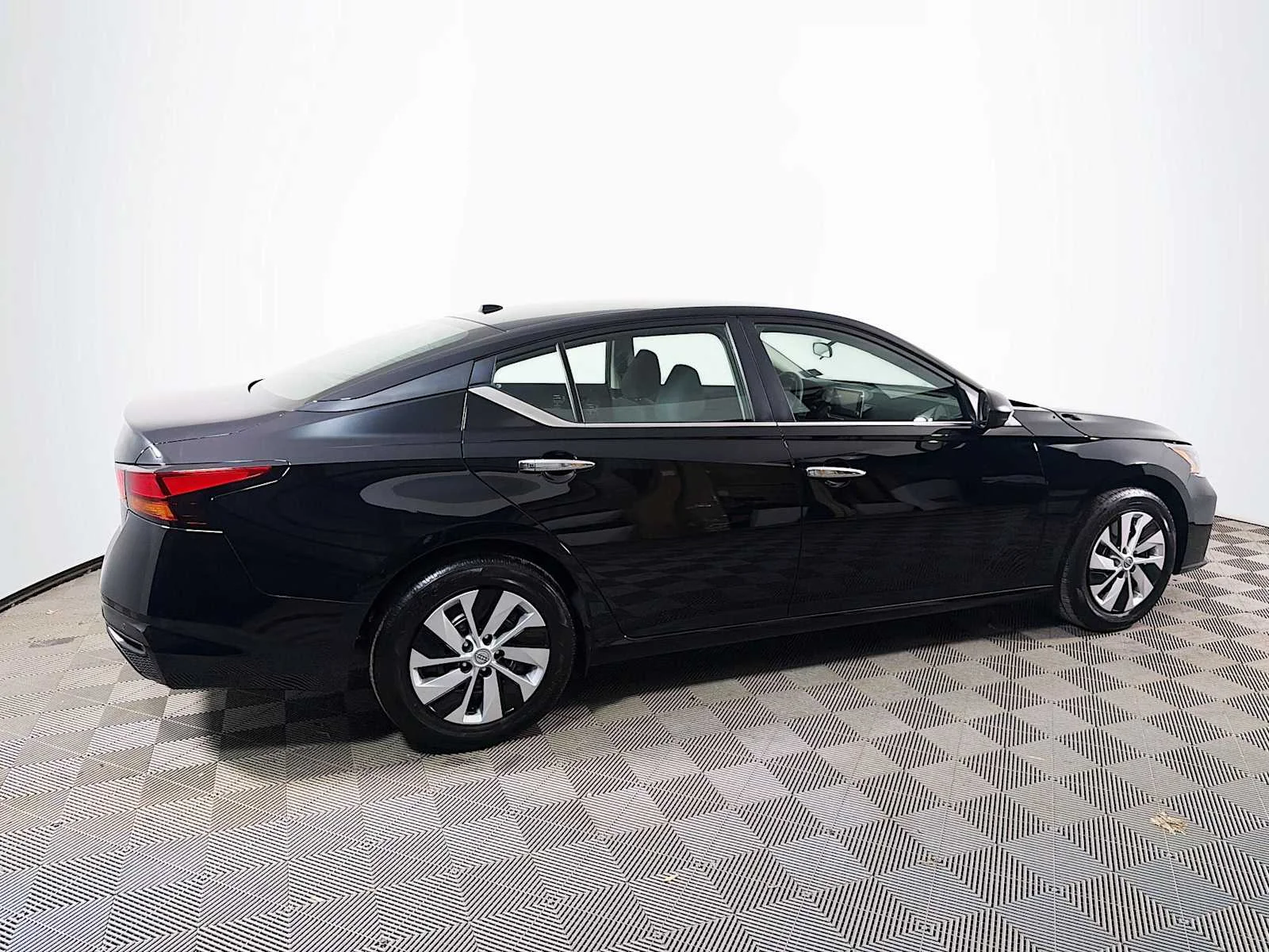 Certified Used 2025 Super Black Nissan S image 4