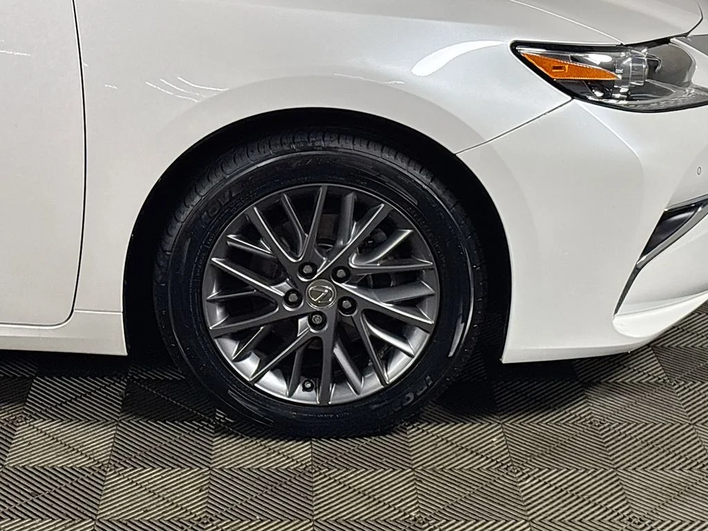Used 2018 White Pearl Lexus 350 image 23