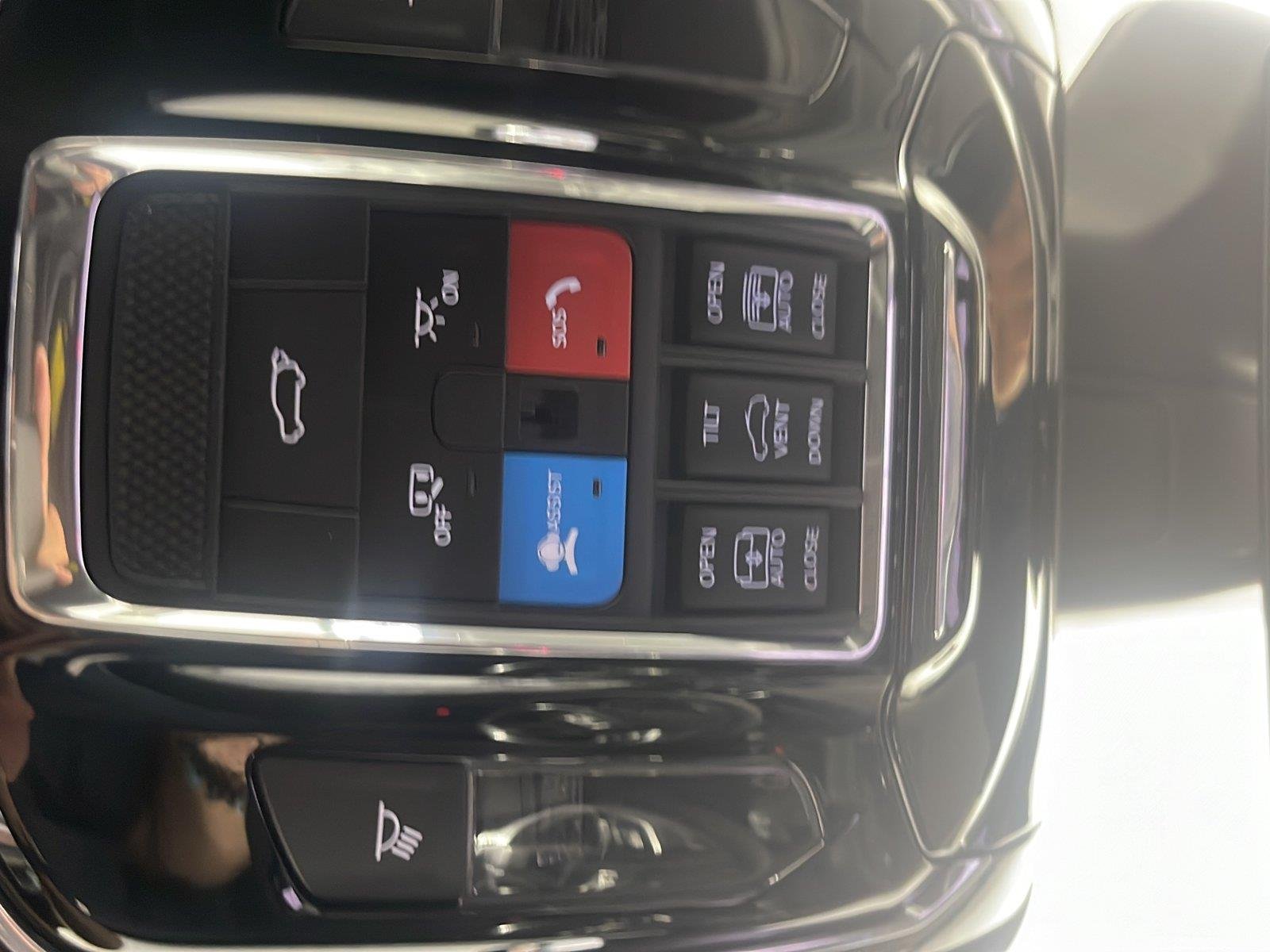 Used 2024 Velvet Red Pearlcoat Jeep Overland image 19