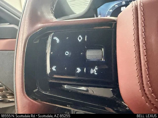 Used 2023  Land Rover SE Dynamic image 22
