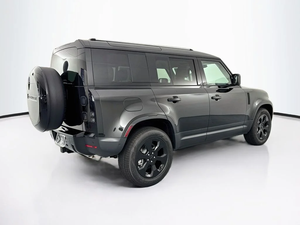 New 2026 Santorini Black Land Rover S image 5