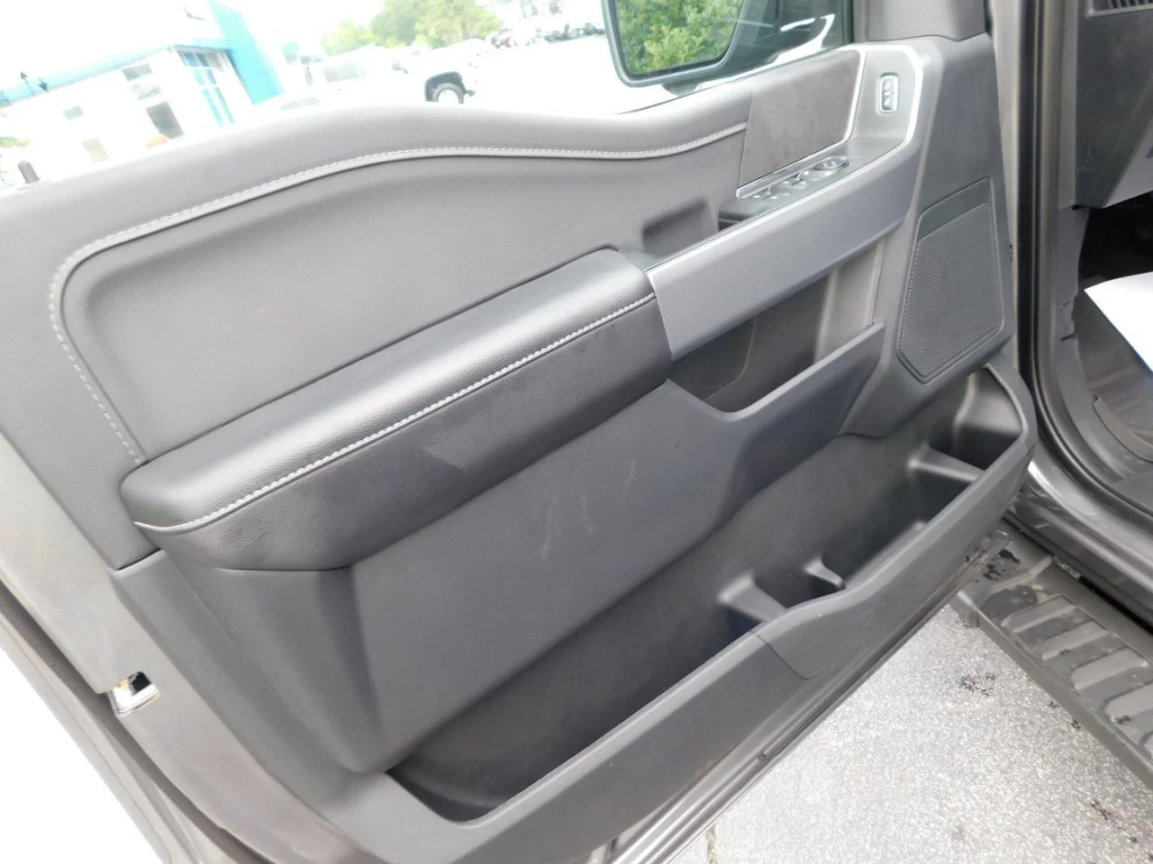 New 2026 Carbonized Gray Metallic Ford XLT image 31
