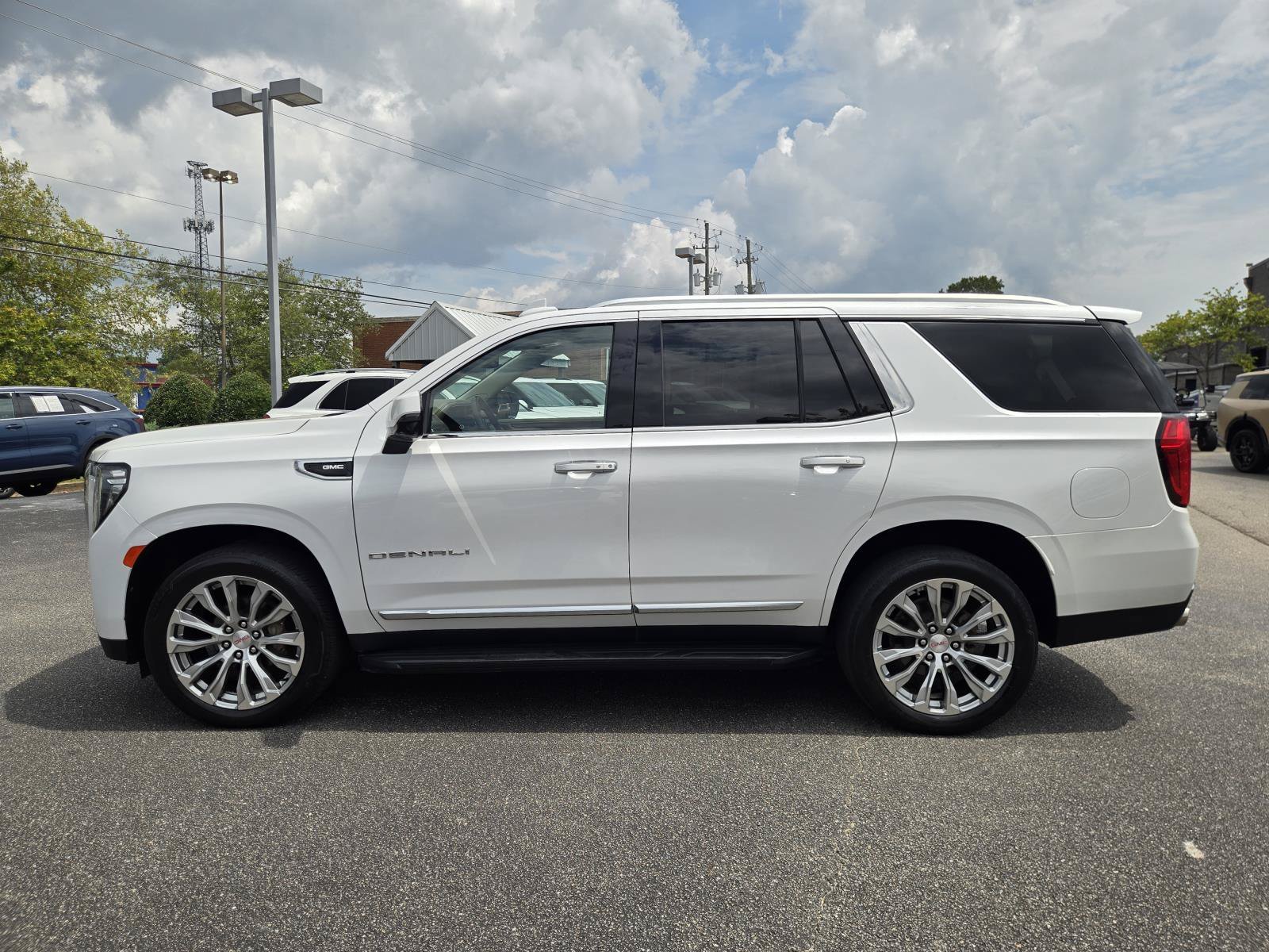 Used 2023 White GMC Denali image 10