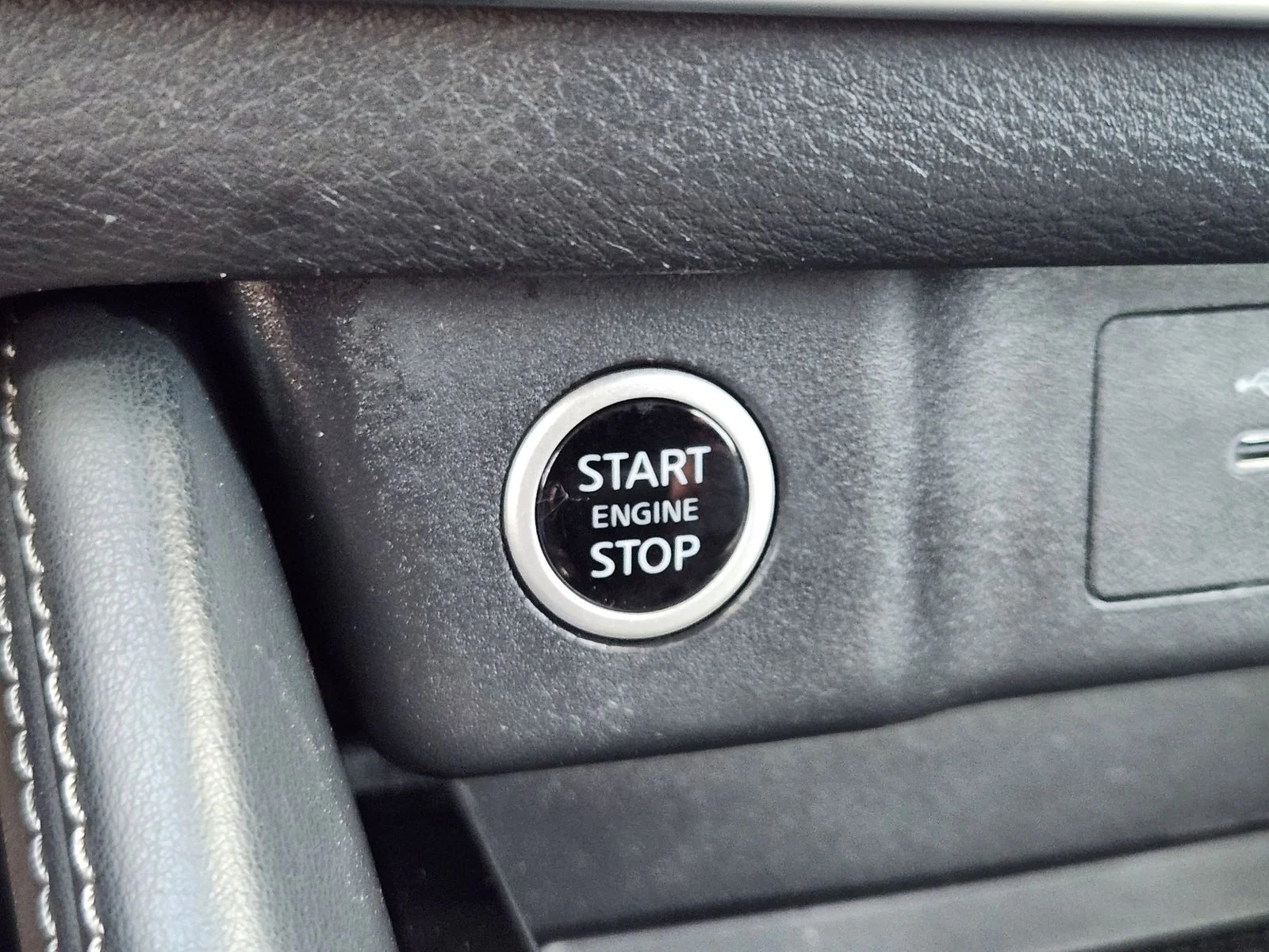 Used 2023 Silver Nissan SL image 20