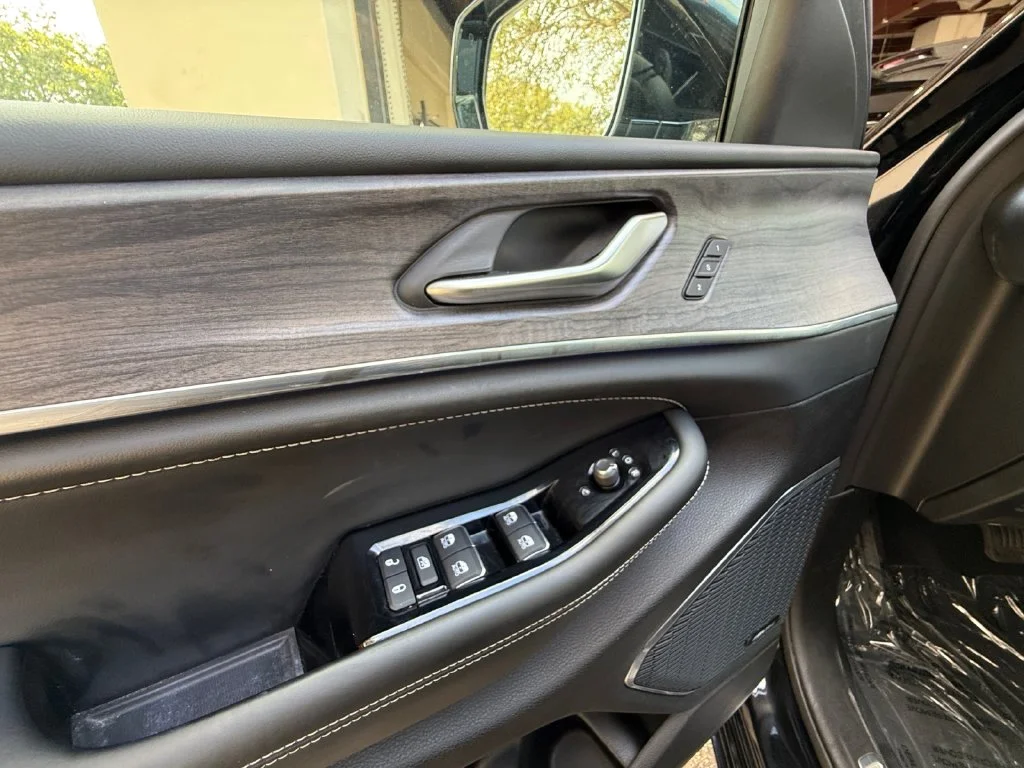 Used 2023 Black Jeep Overland image 11