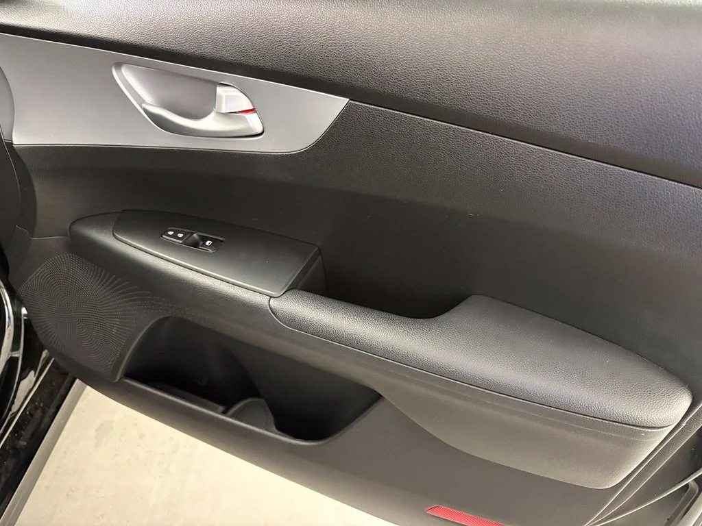Used 2023 Black Kia LXS image 37
