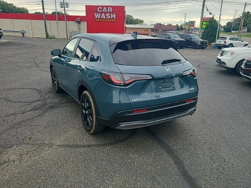 Used 2025  Honda Sport image 4