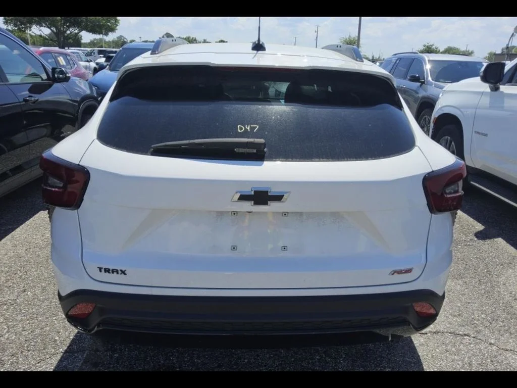 Used 2025 White Chevrolet 2RS image 8