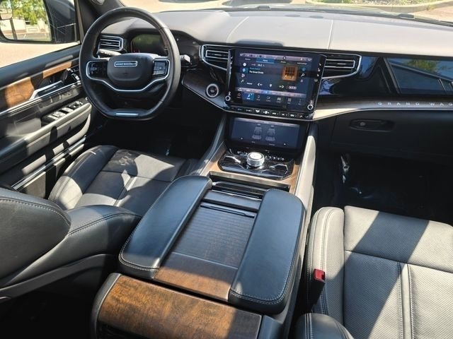 Used 2025 Diamond Black Crystal Pearlcoat Jeep Base image 43
