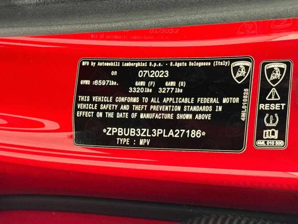 Used 2023 Red Lamborghini S image 34