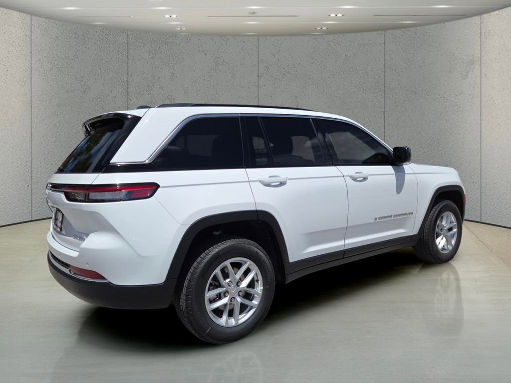 New 2026 Bright White Clearcoat Jeep Laredo X image 4
