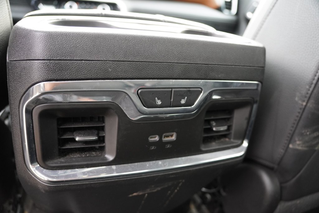 Used 2024 White GMC Denali image 4