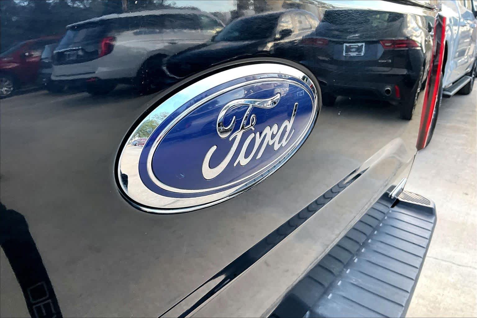 Used 2016 Shadow Black Ford XLT image 31